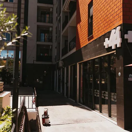 Boulevard Modern تيرانا