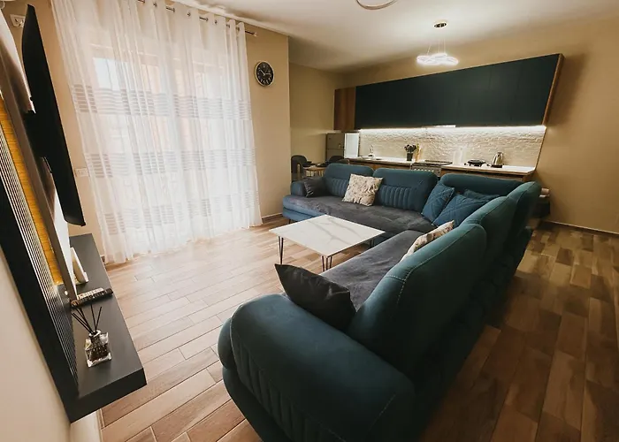 Boulevard Modern * تيرانا