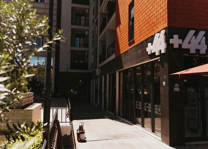 Boulevard Modern تيرانا