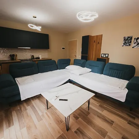 Boulevard Modern * טיראנה